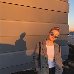 Meet your Posher, Charlotte